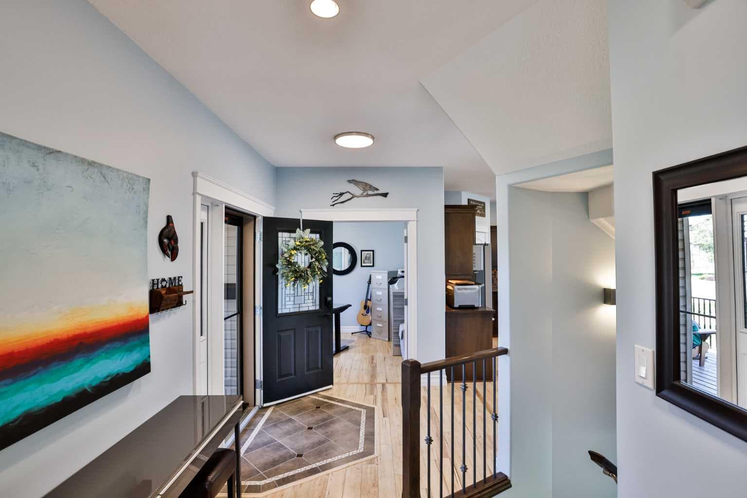 19 Canyoncrest Court W — photo 3