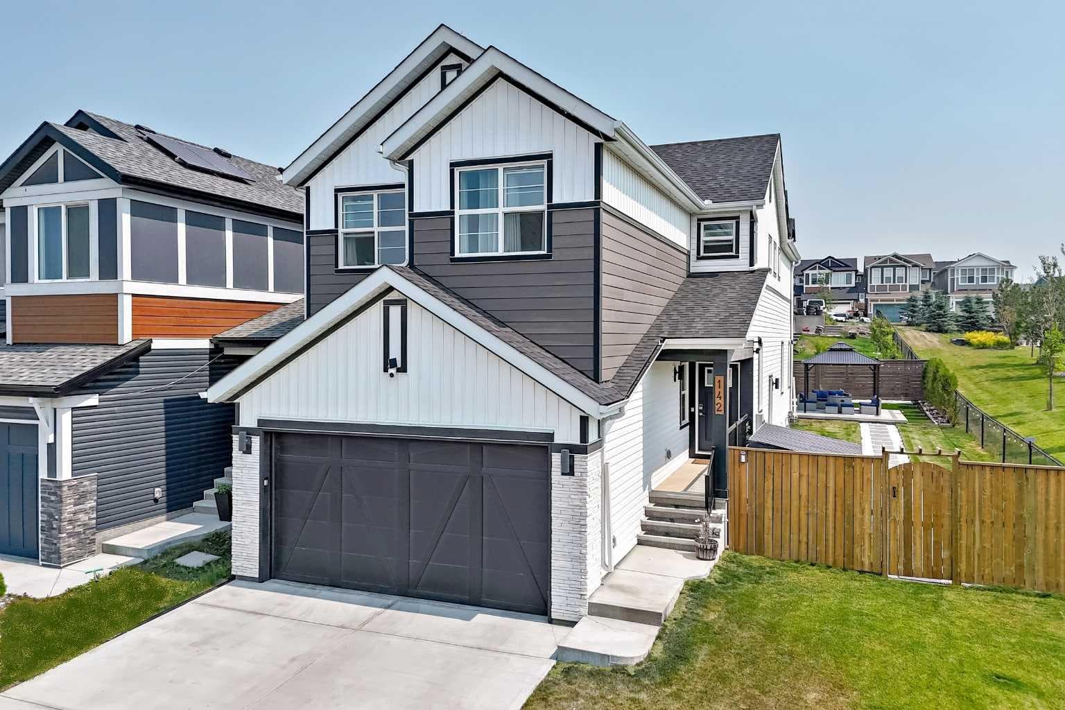 142 Lucas Terrace NW — photo 1