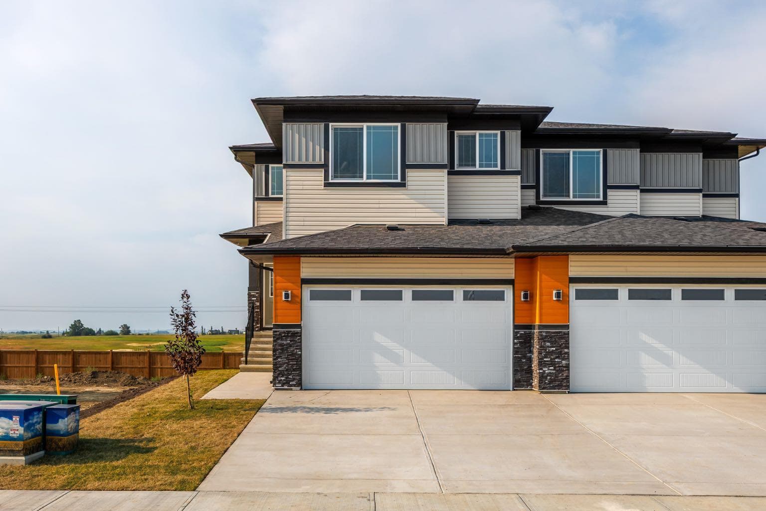 142 Lakewood Crescent — photo 1