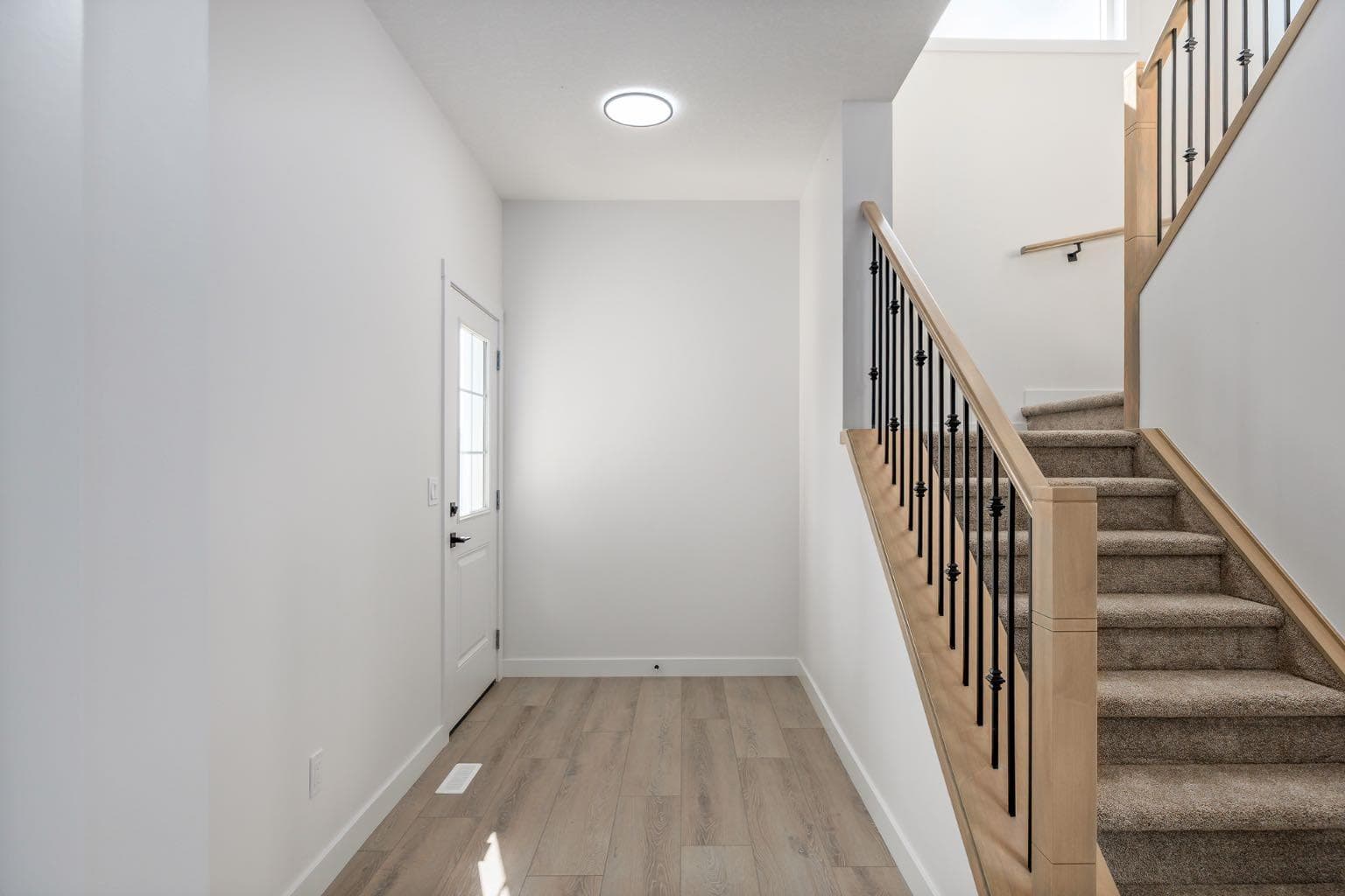 142 Lakewood Crescent — photo 4