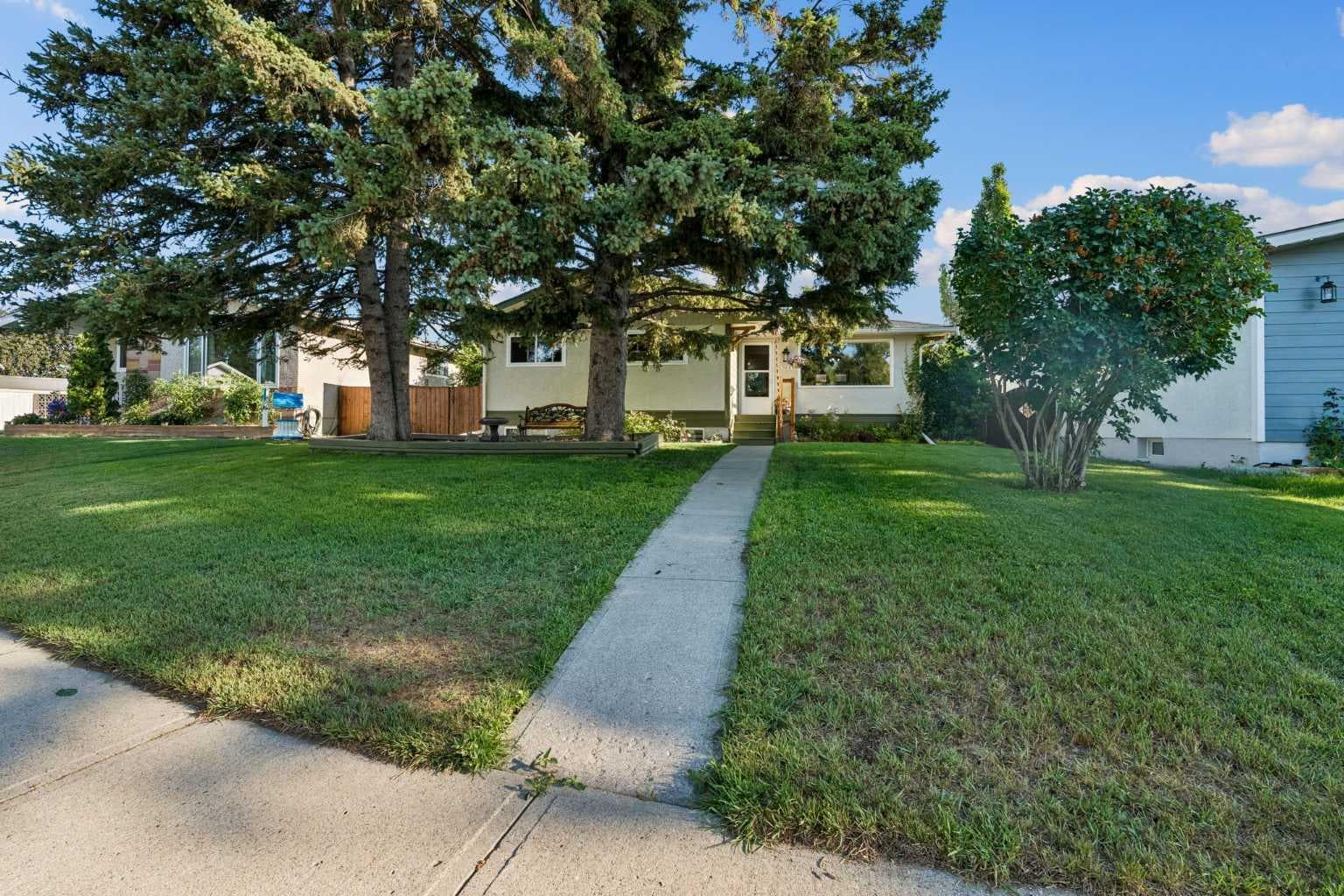 5635 Travis Crescent NE — photo 3