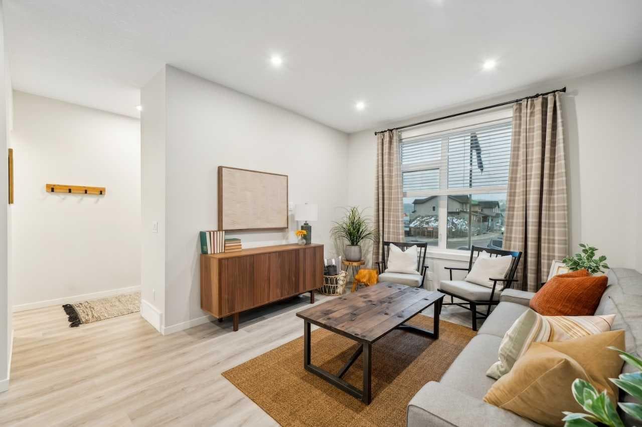 232 Vantage Drive — photo 3