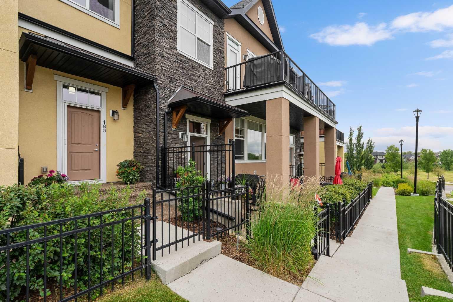 185 Cranbrook Villas SE — photo 2