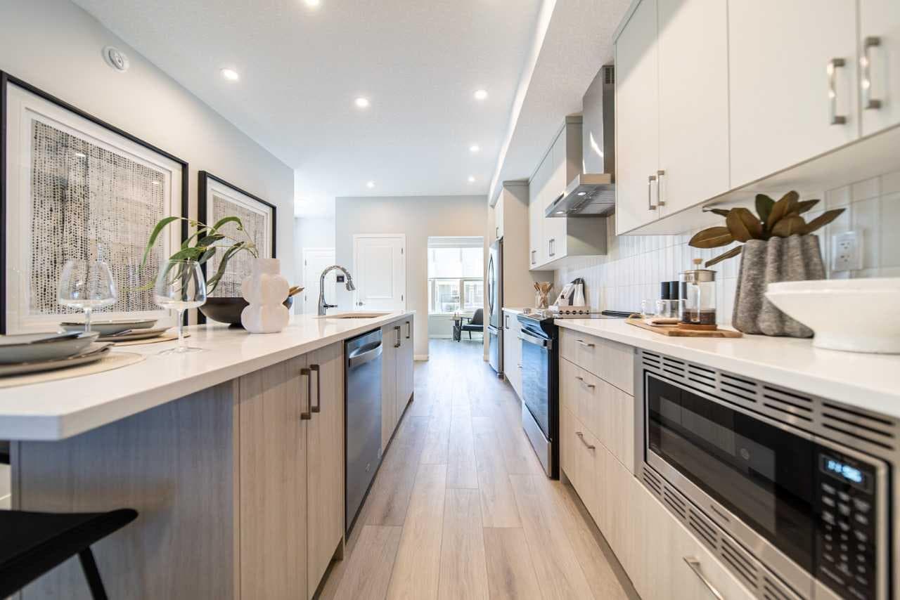 520 Tekarra Drive NW — photo 3