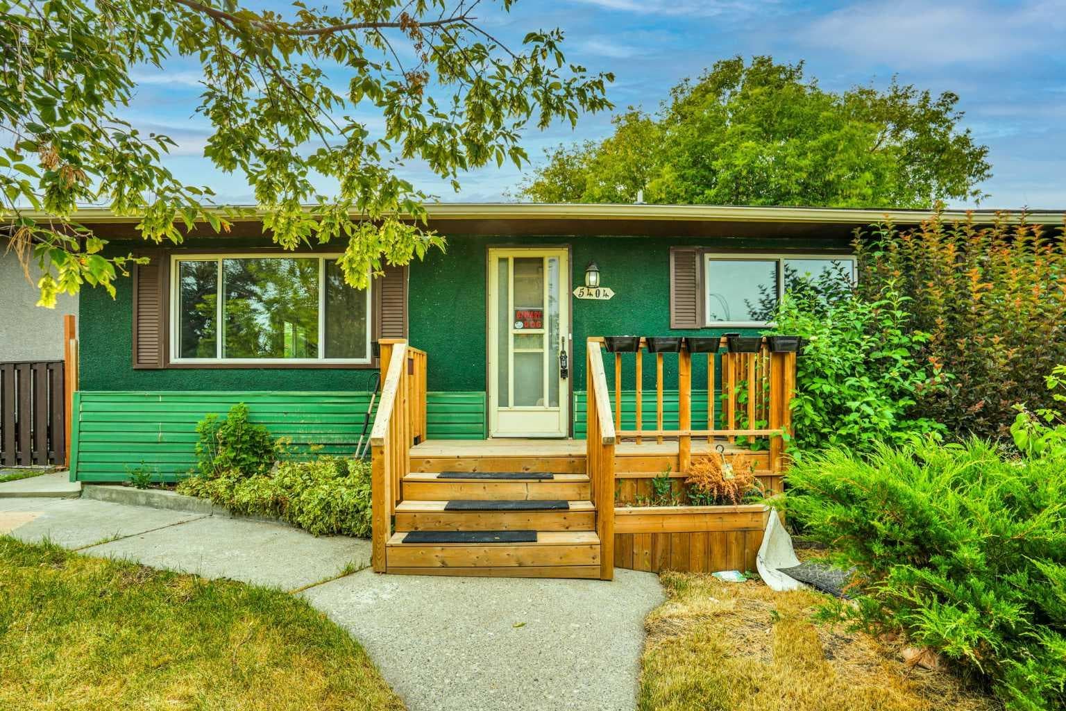 5404 Valentine Crescent SE — photo 1