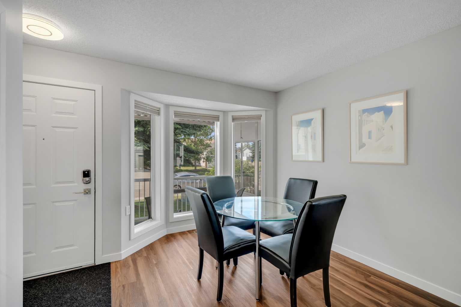34 Woodside Close NW — photo 4