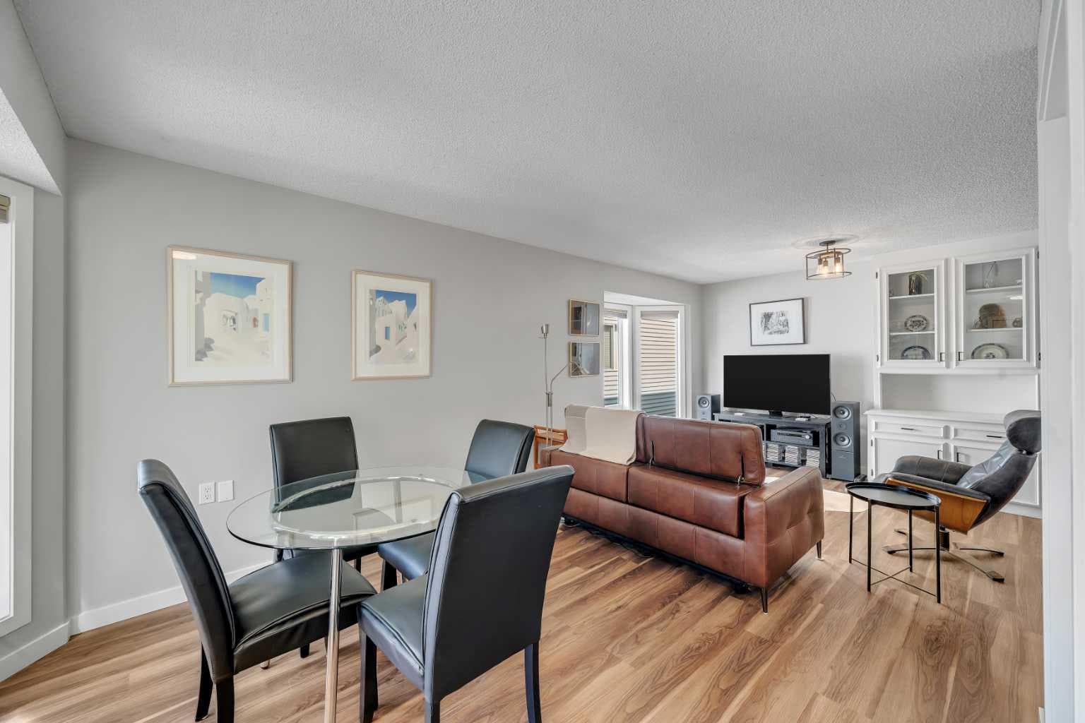 34 Woodside Close NW — photo 5