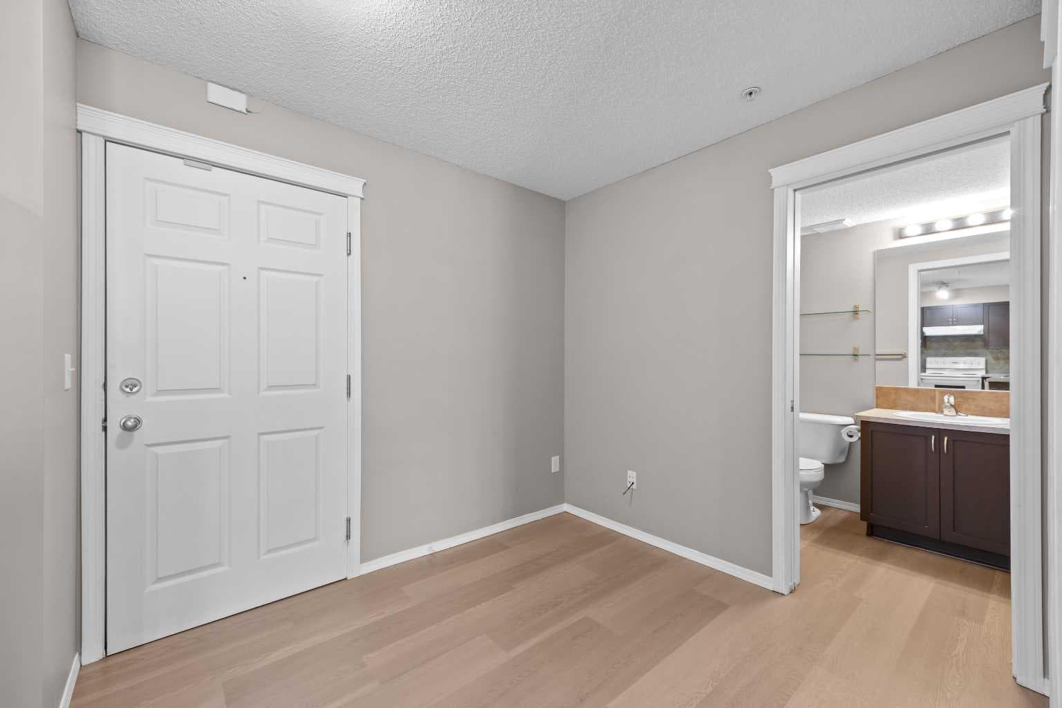 9216, 70 Panamount Drive NW — photo 3