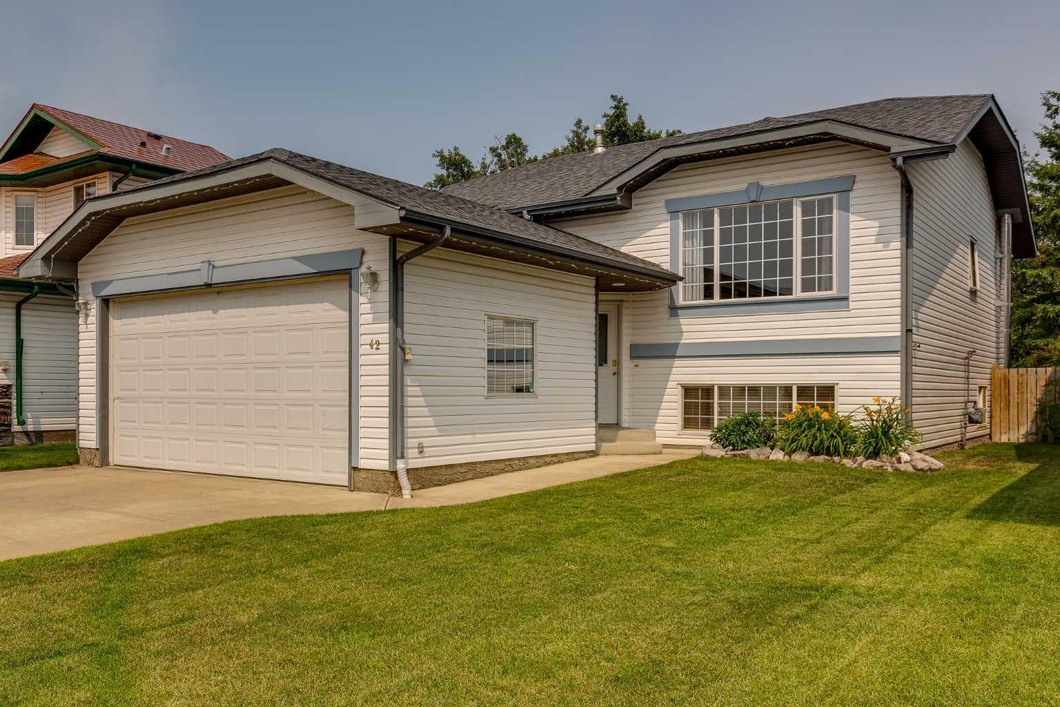 42 Westglen Boulevard — photo 1