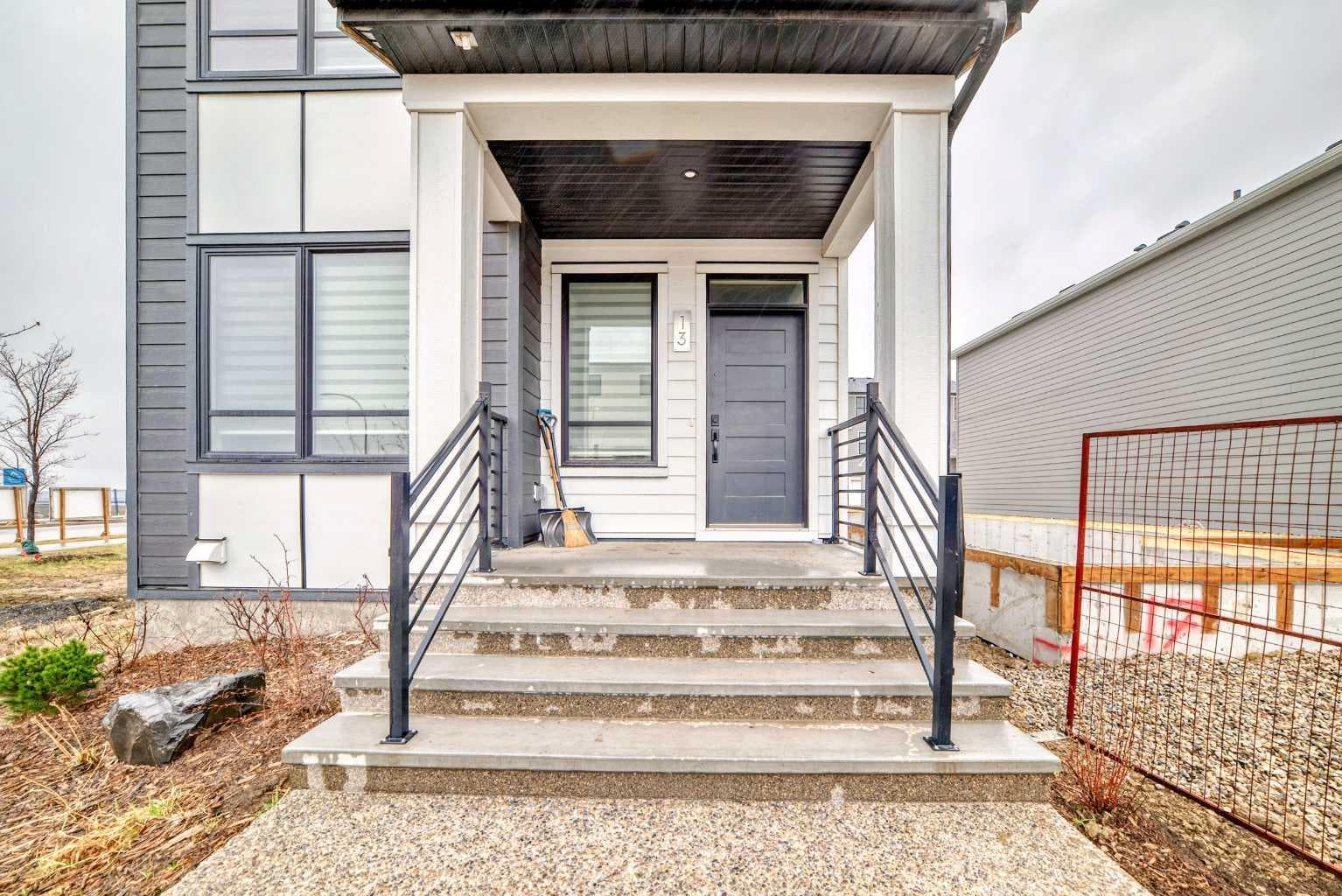 13 Treeline Avenue SW — photo 2