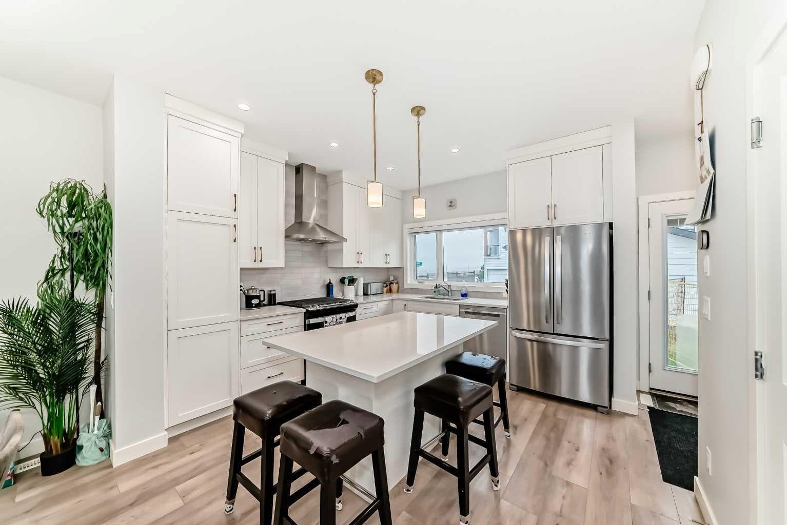 13 Treeline Avenue SW — photo 4