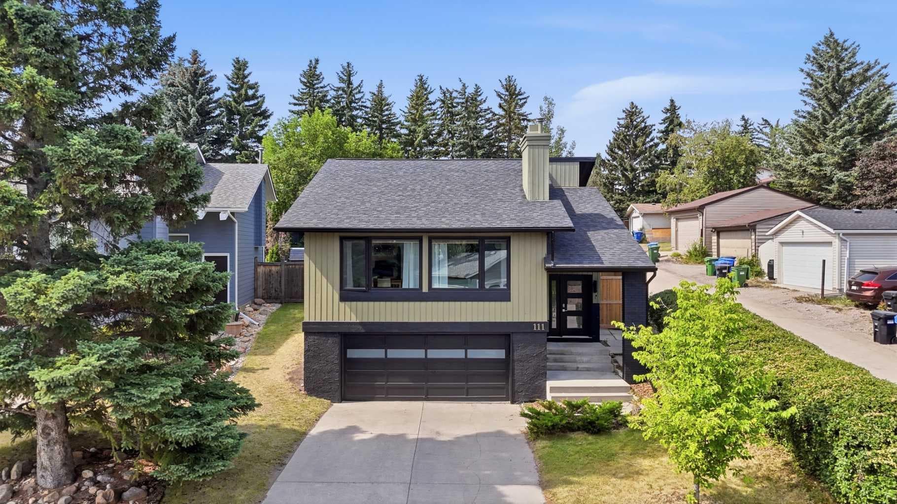 111 Coachwood Crescent SW — photo 1