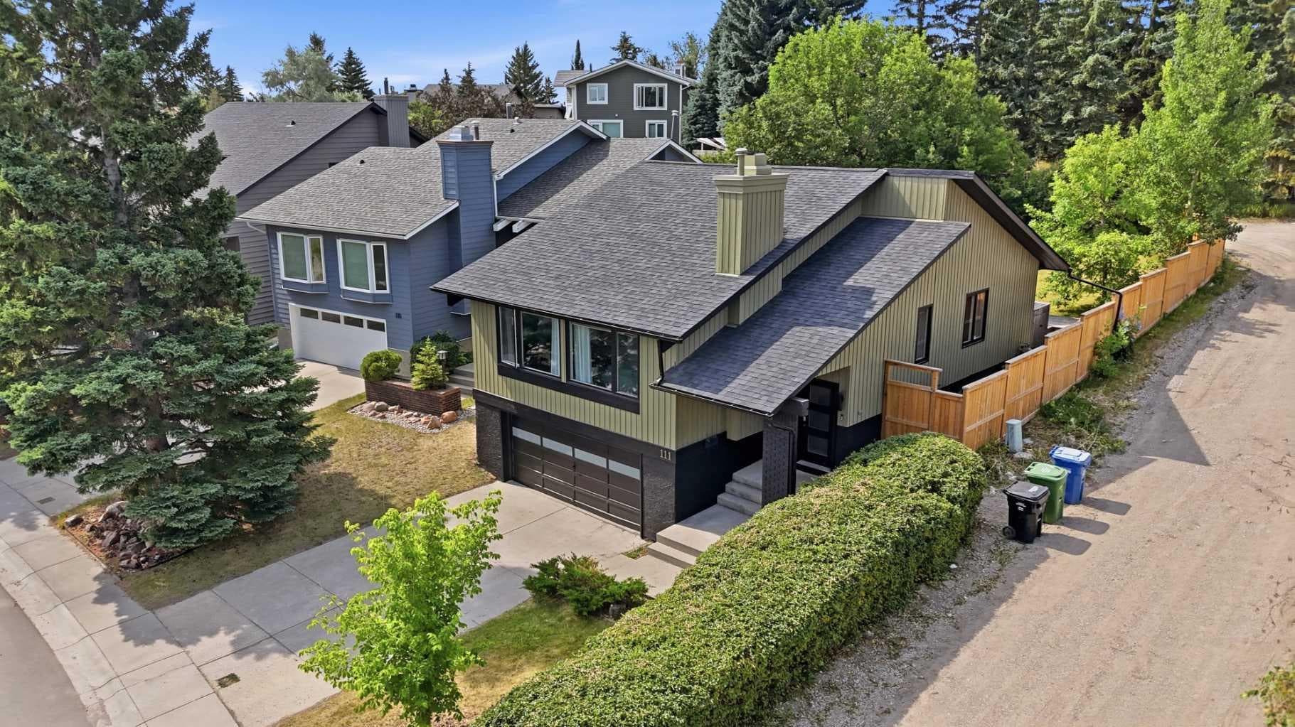 111 Coachwood Crescent SW — photo 2