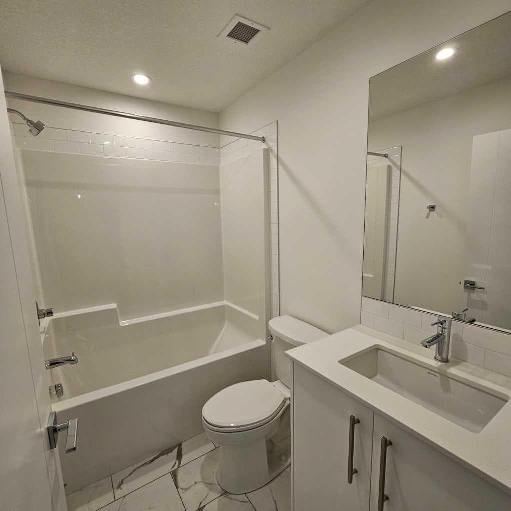 265 wolf willow blvd Boulevard SE — photo 2