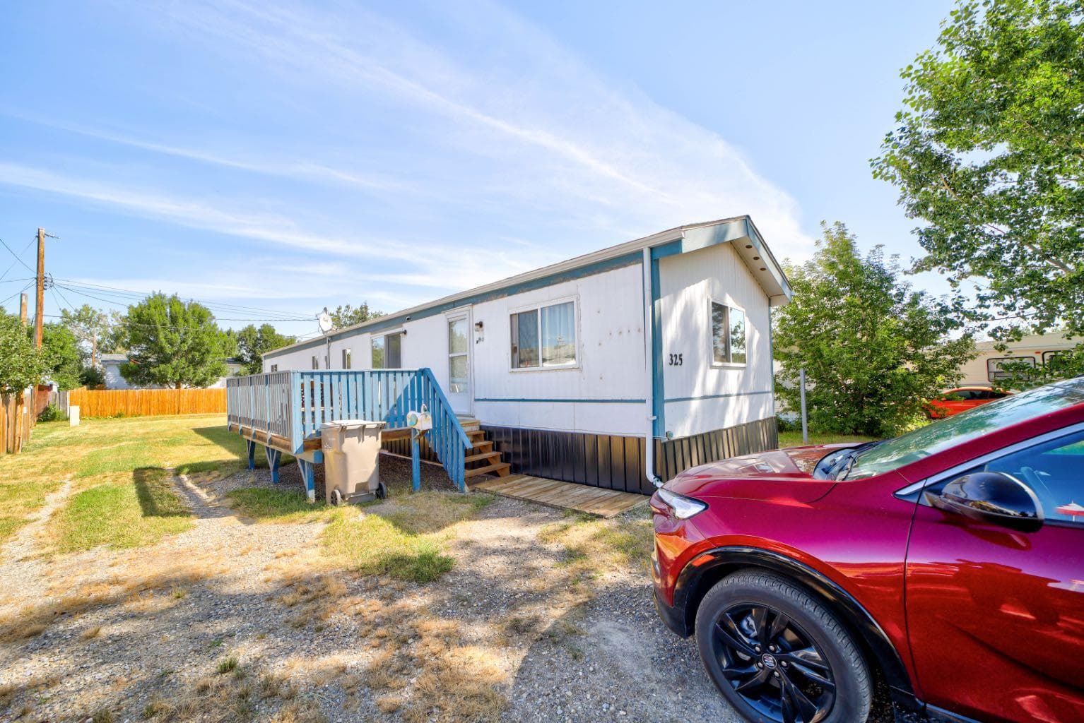 325 Minto Street — photo 1