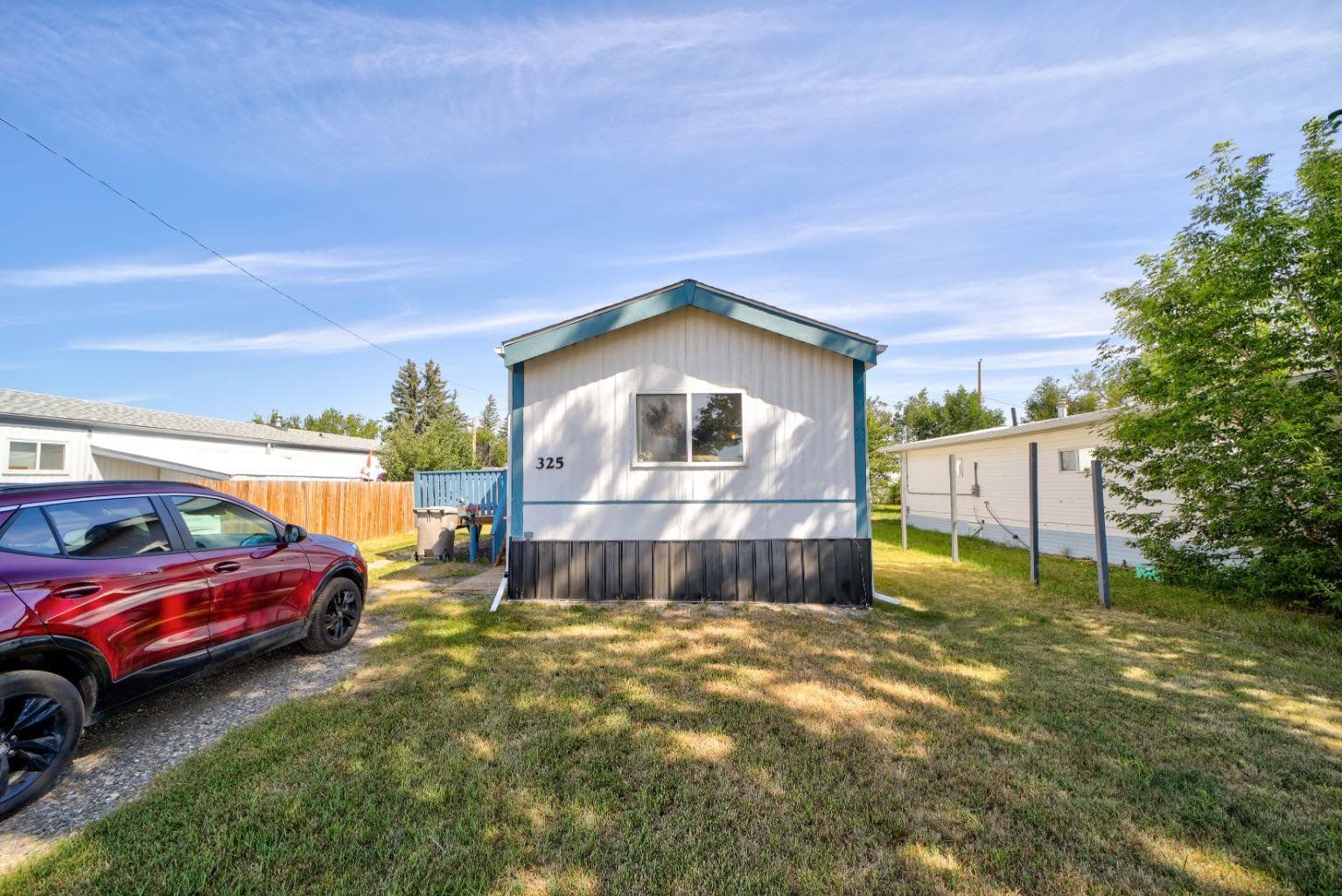 325 Minto Street — photo 2