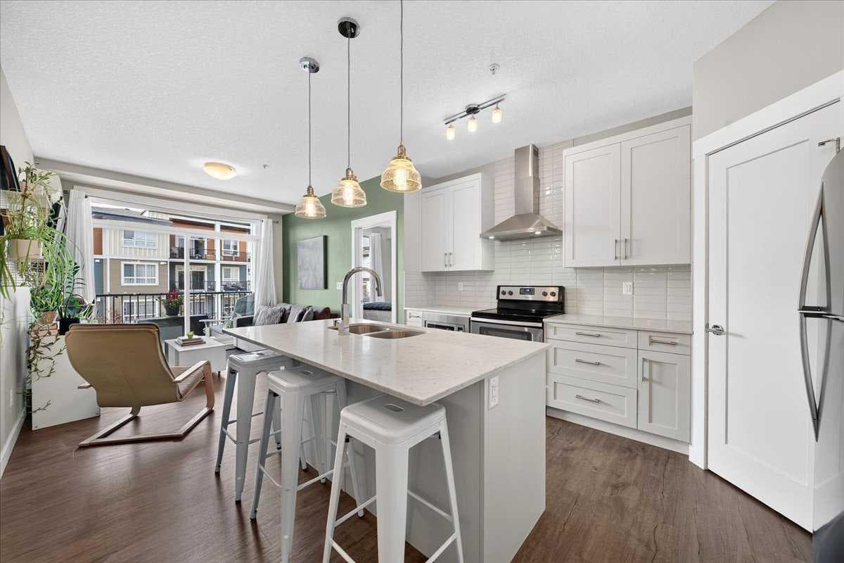 310, 10 Walgrove SE — photo 1