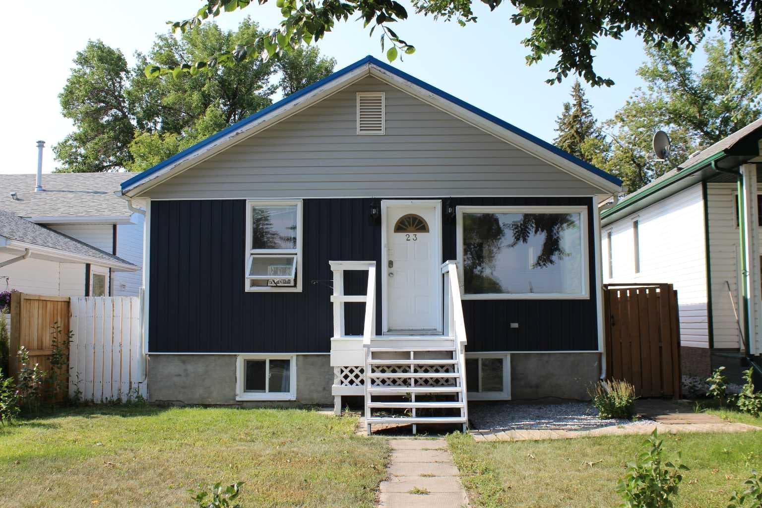 23 Pine Avenue W — photo 2