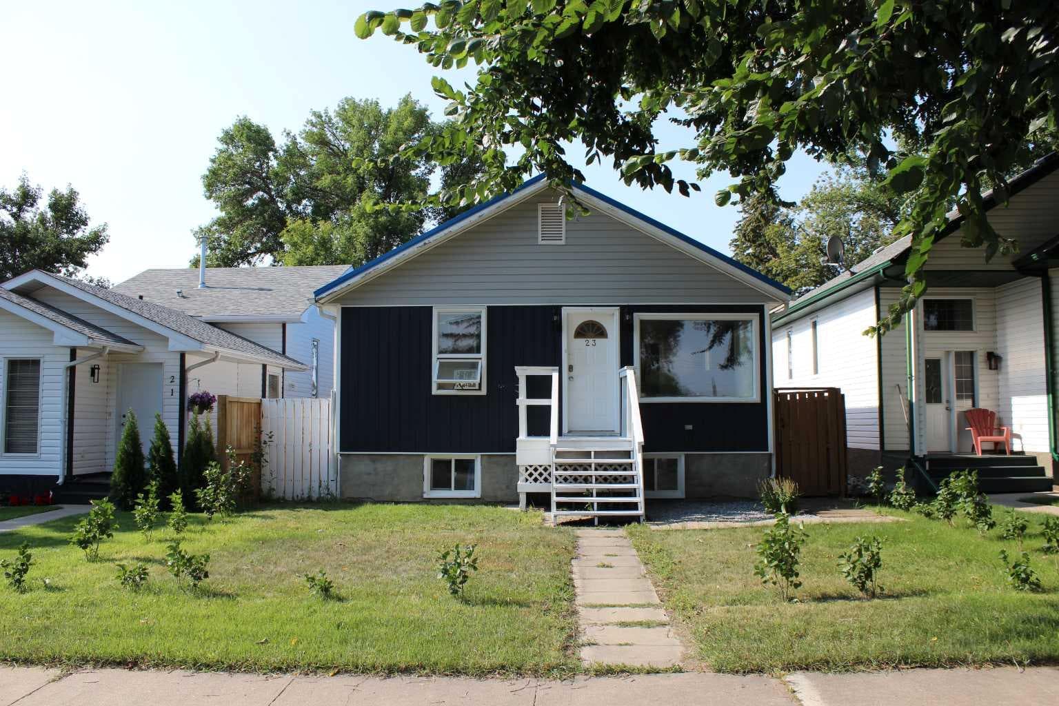 23 Pine Avenue W — photo 3