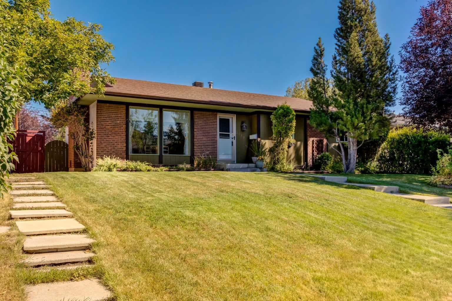 2512 106 Avenue SW — photo 1