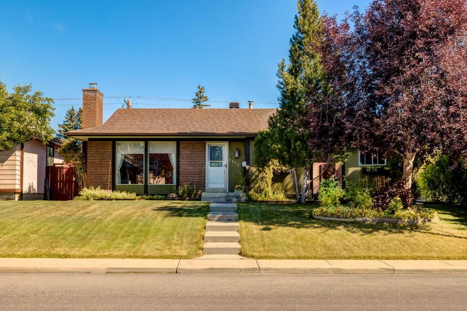 2512 106 Avenue SW — photo 2