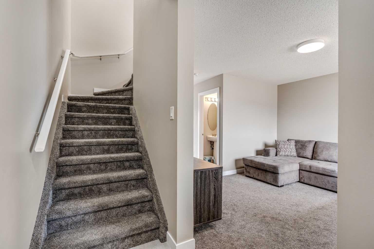 2, 237 Silkstone Road W — photo 2