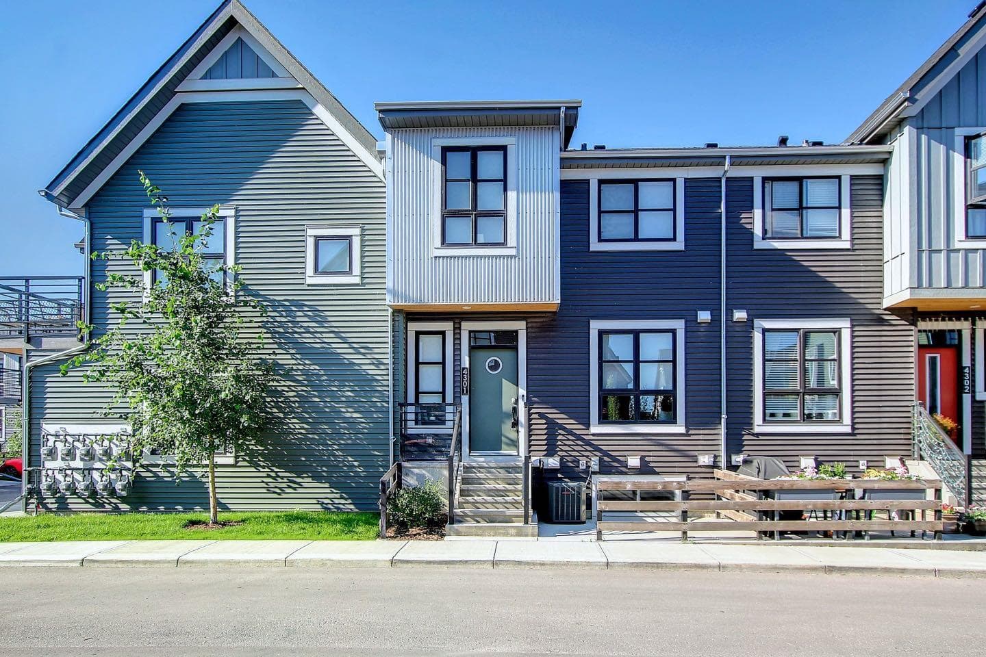 4301, 100 Walgrove Court SE — photo 1