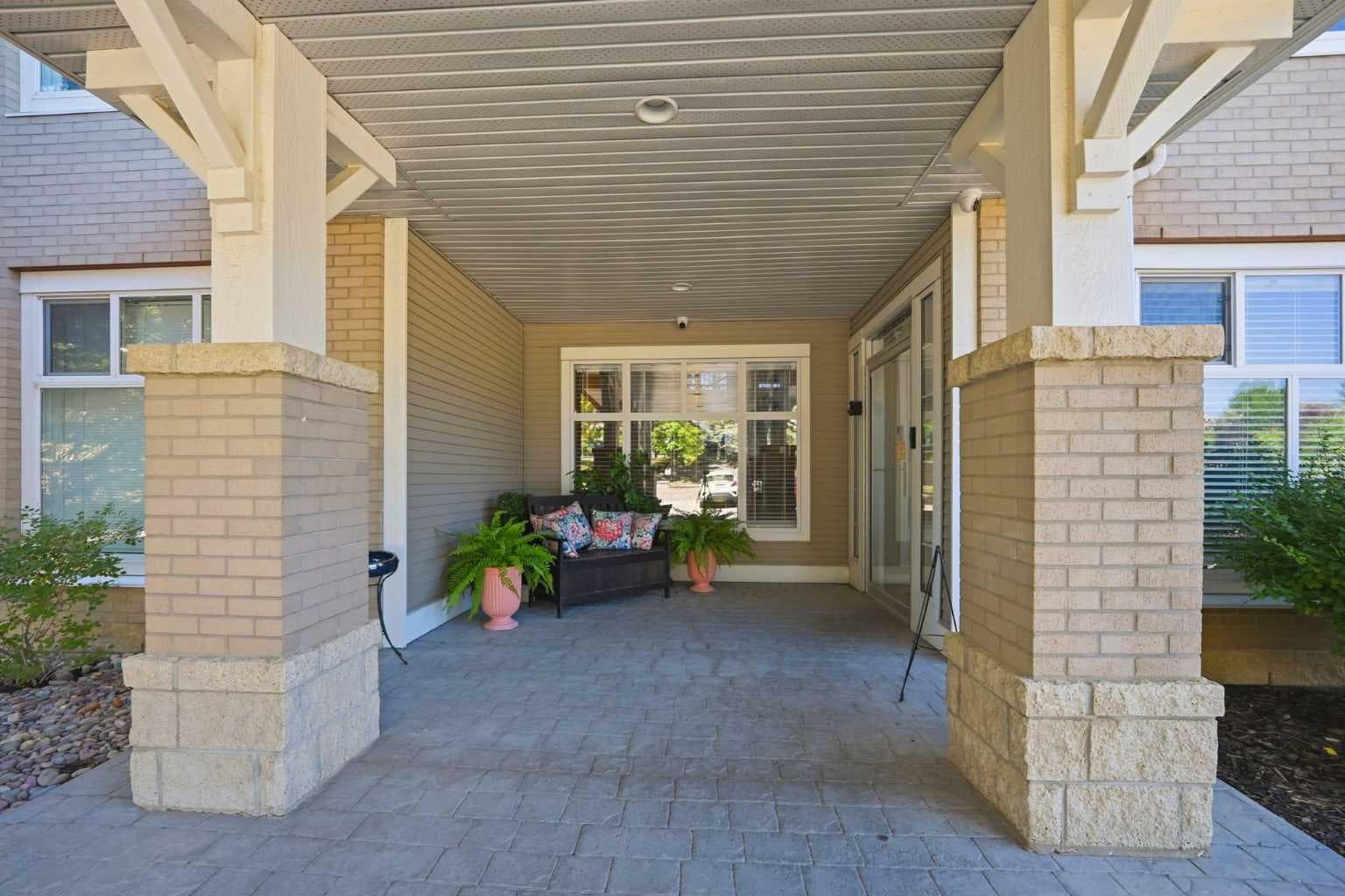 3137, 1010 Arbour Lake Road NW — photo 3