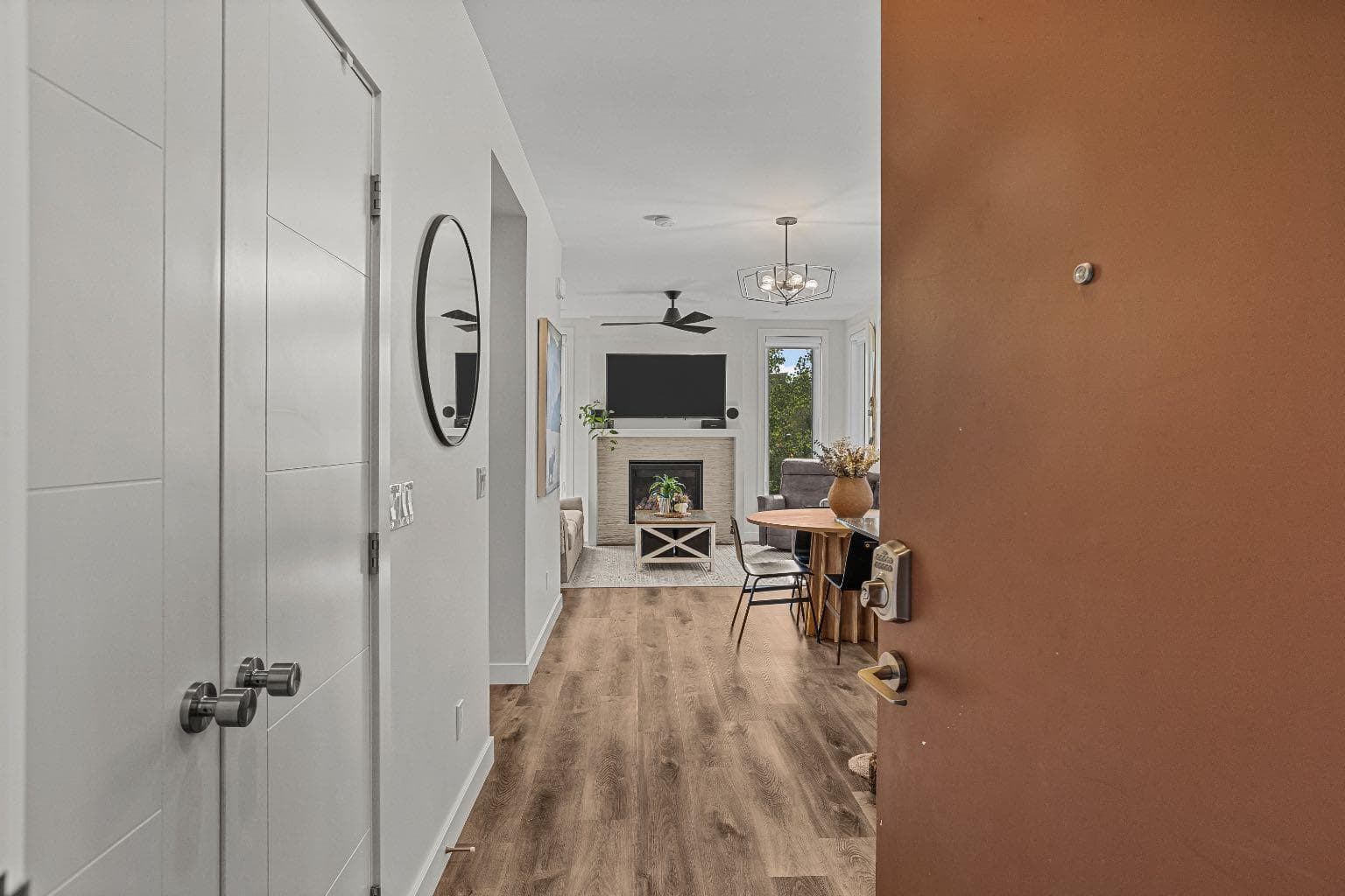 204i, 209 Stewart Creek Rise — photo 2
