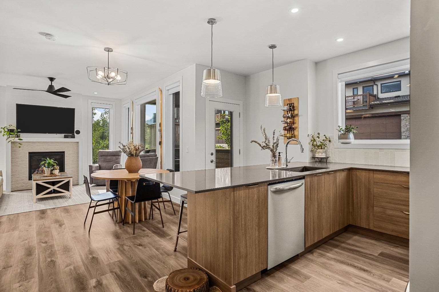 204i, 209 Stewart Creek Rise — photo 3