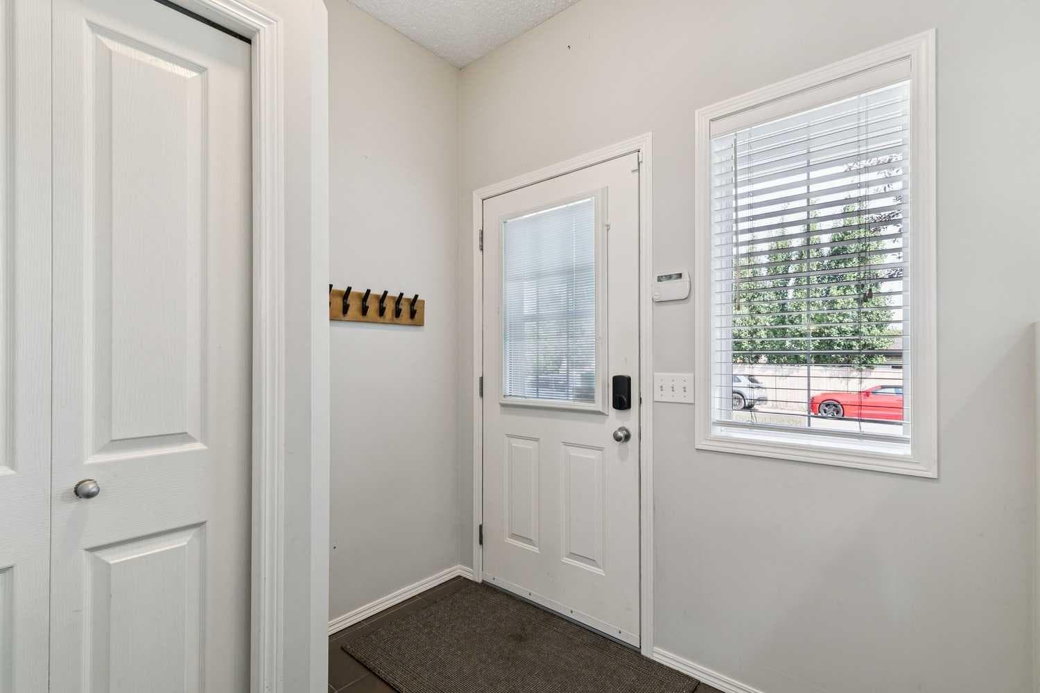 208 Everridge Way SW — photo 4