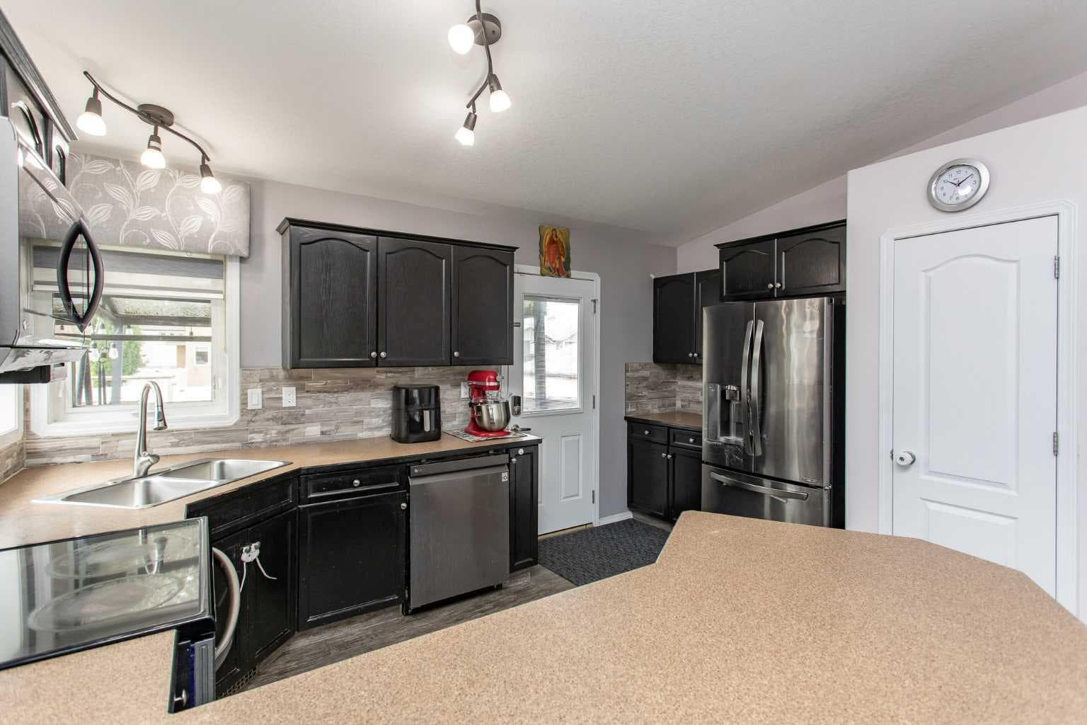 71 Vanier Drive — photo 5