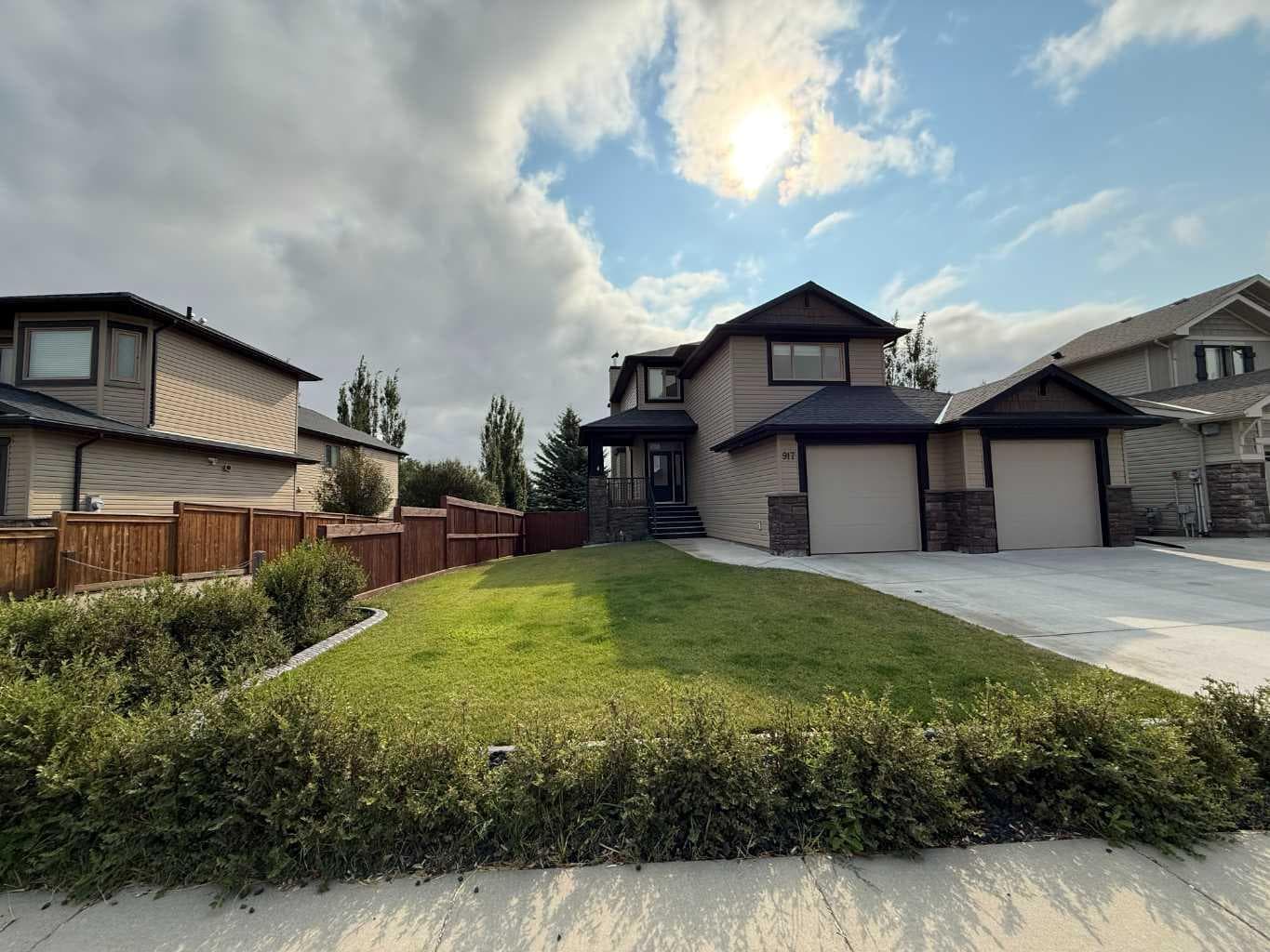 917 Canyonview Place W — photo 1
