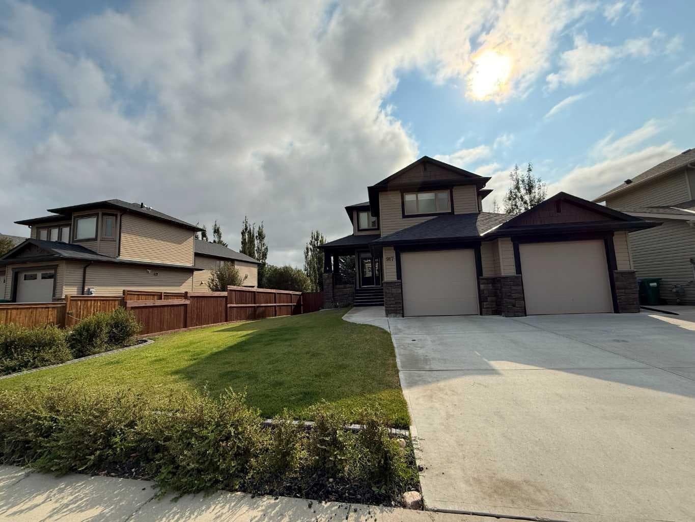 917 Canyonview Place W — photo 2