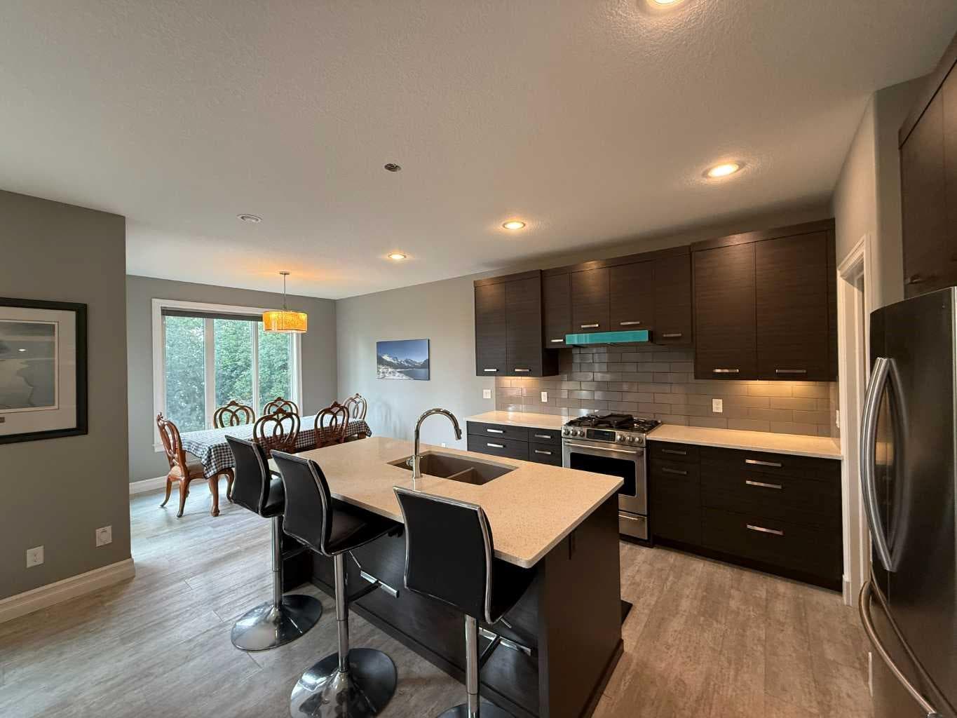917 Canyonview Place W — photo 4