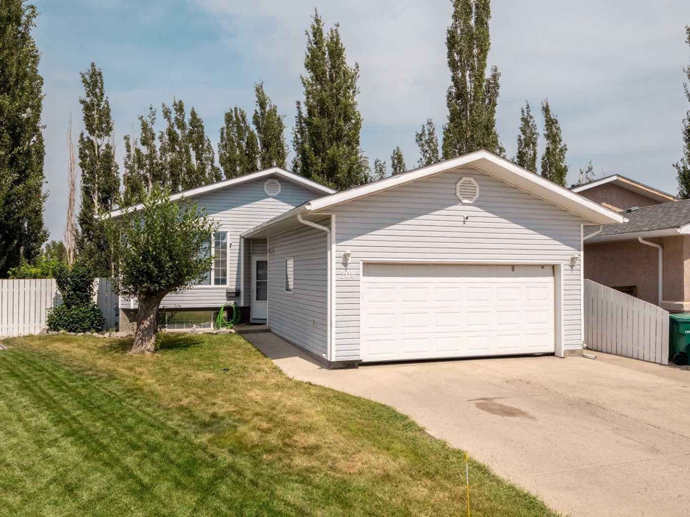 204 Mt Rundle Road W — photo 1