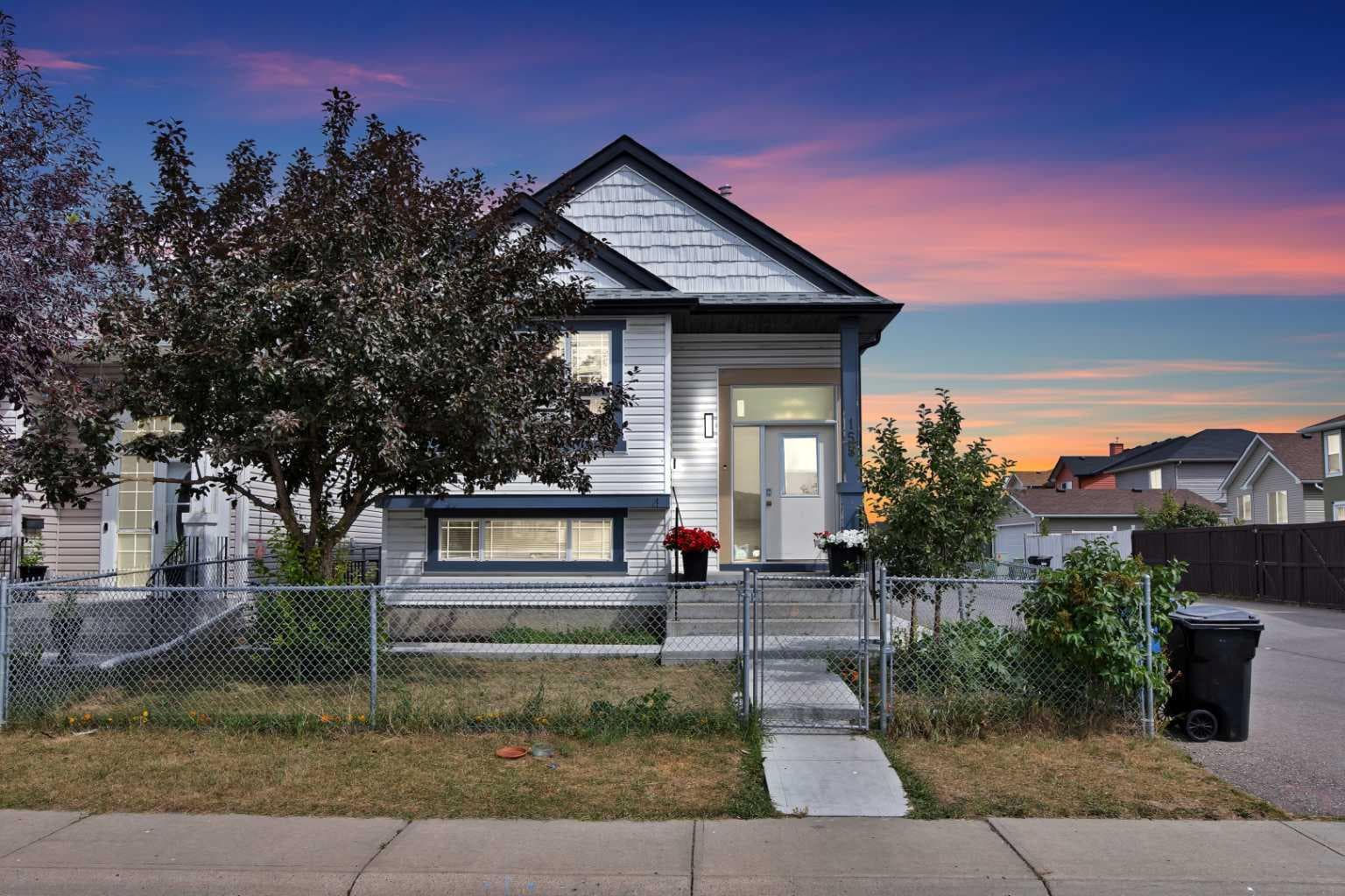 155 Taralea Gardens NE — photo 1