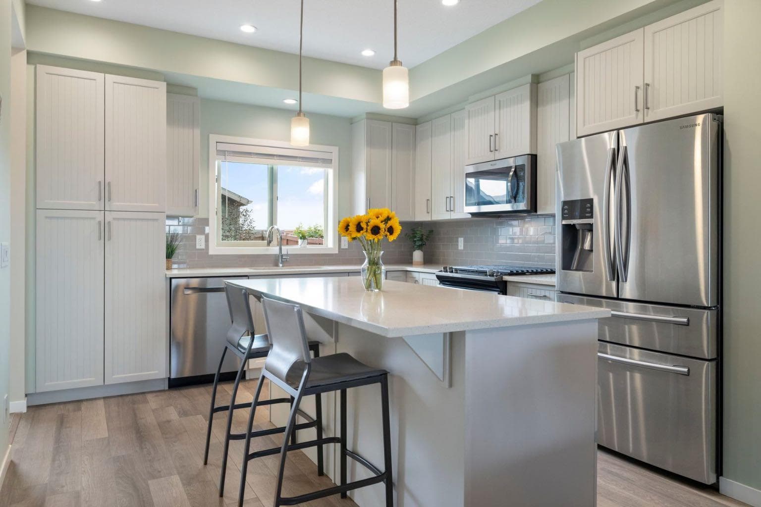 719 Mahogany Boulevard SE — photo 2