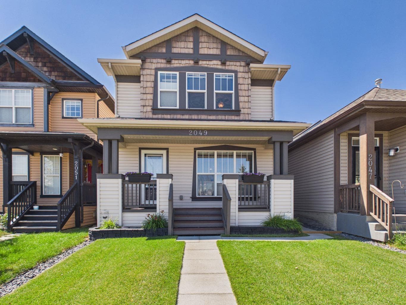 2049 New Brighton Gardens SE — photo 1