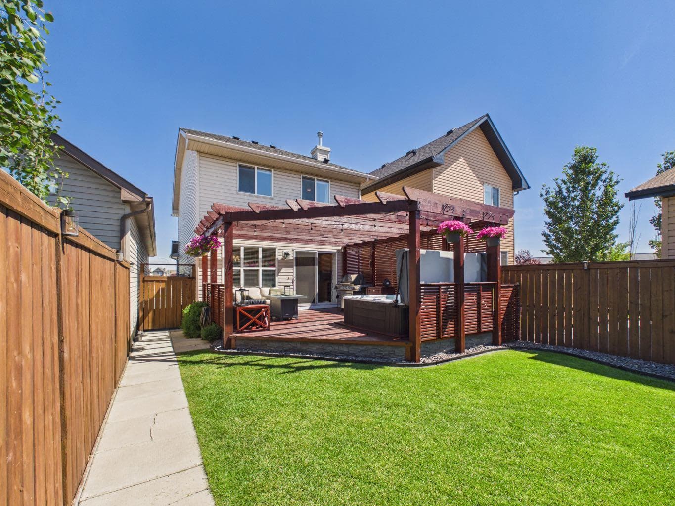 2049 New Brighton Gardens SE — photo 4