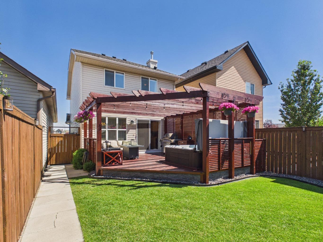 2049 New Brighton Gardens SE — photo 5