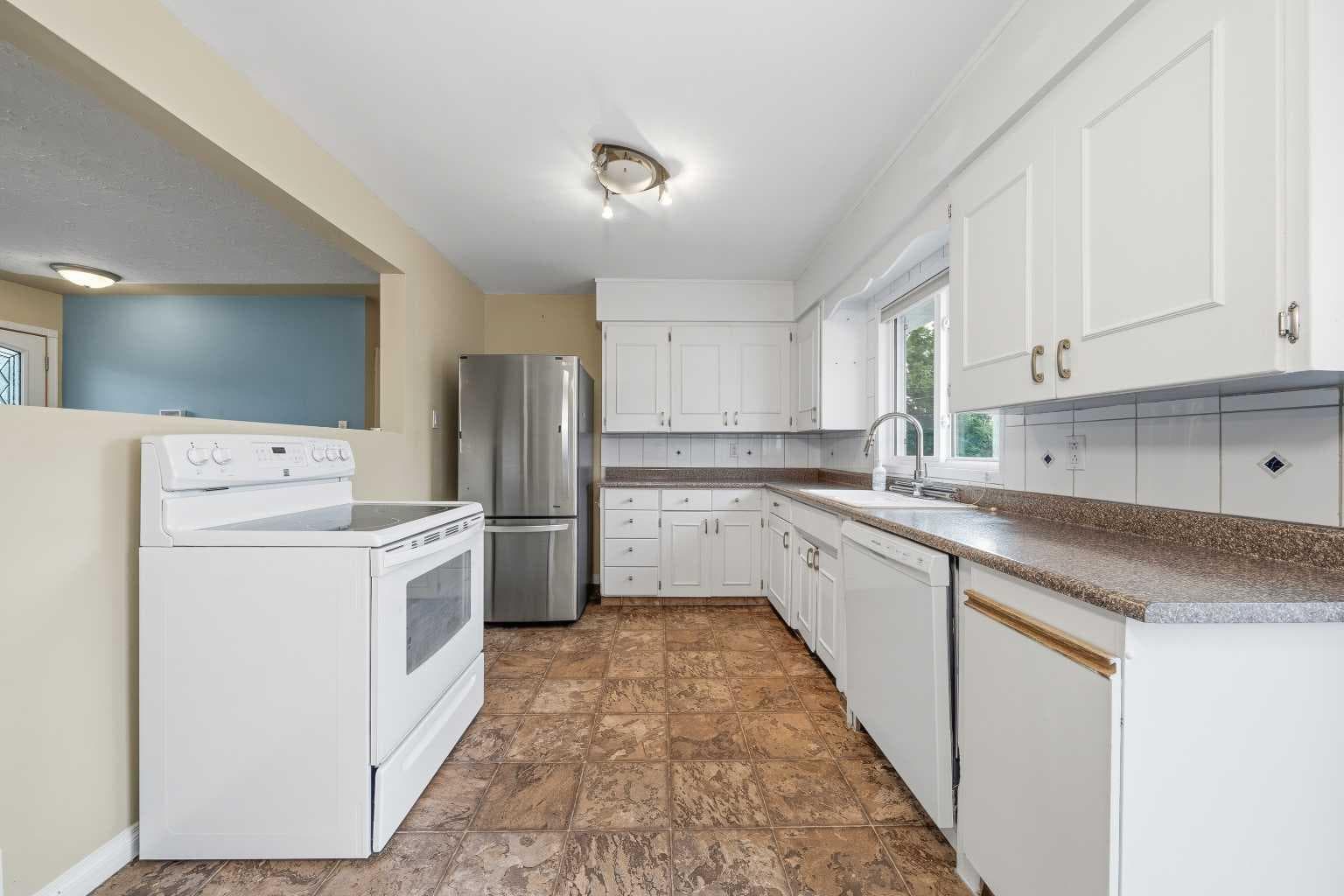 4511 41 Avenue SW — photo 3