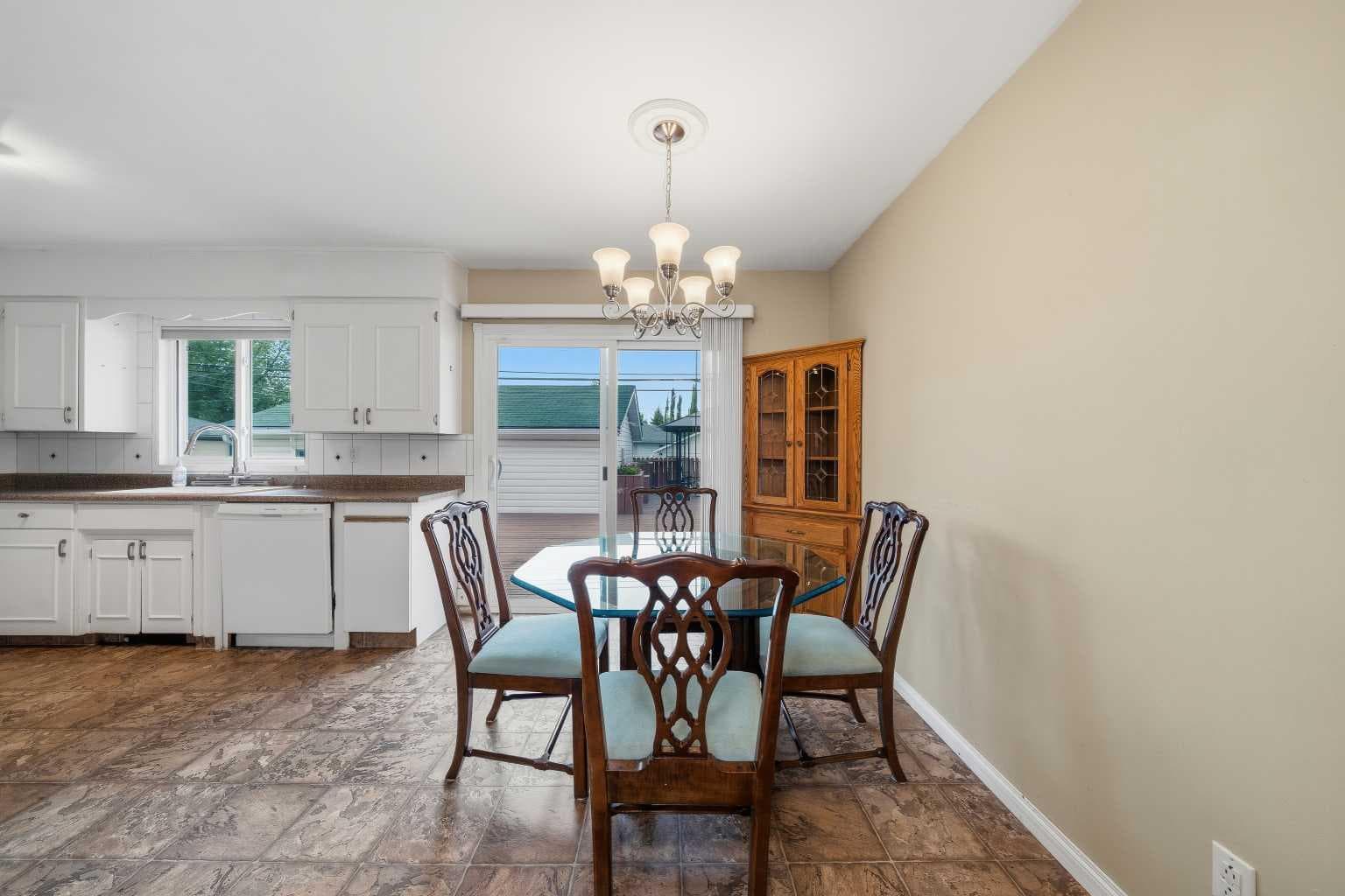 4511 41 Avenue SW — photo 4