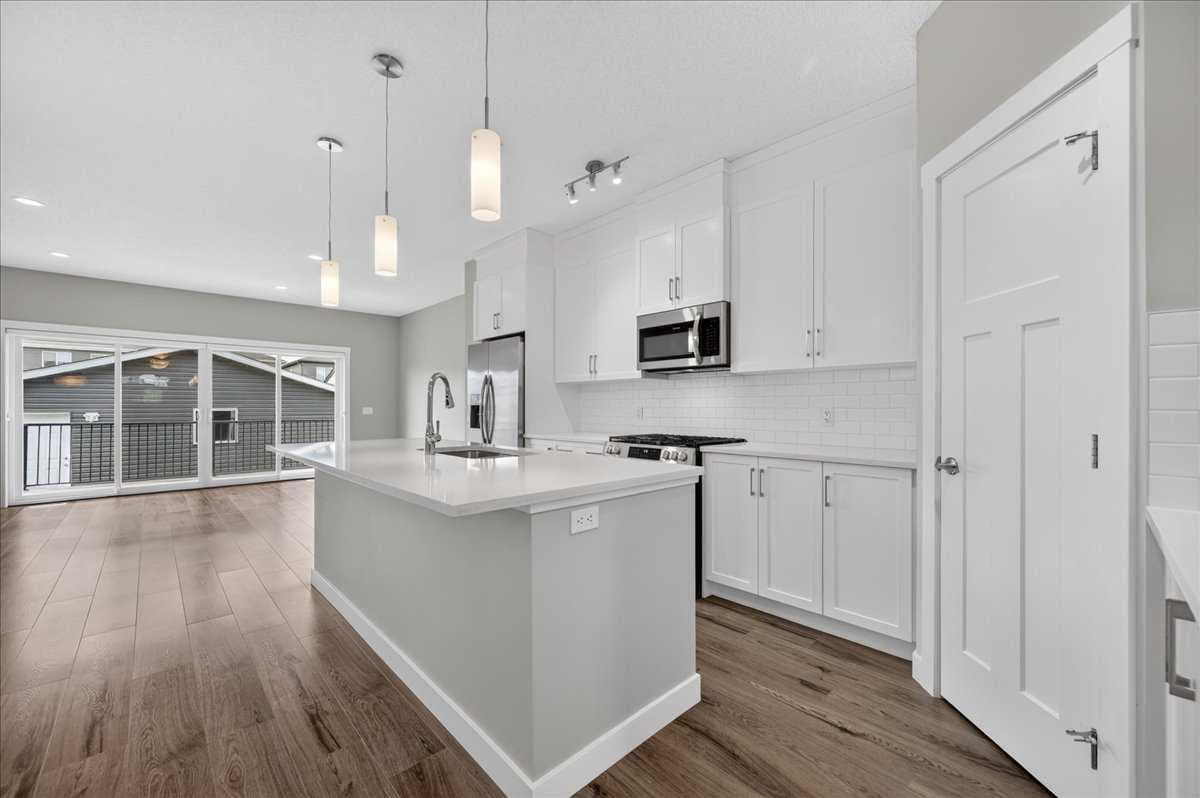 97 Seton Manor SE — photo 2