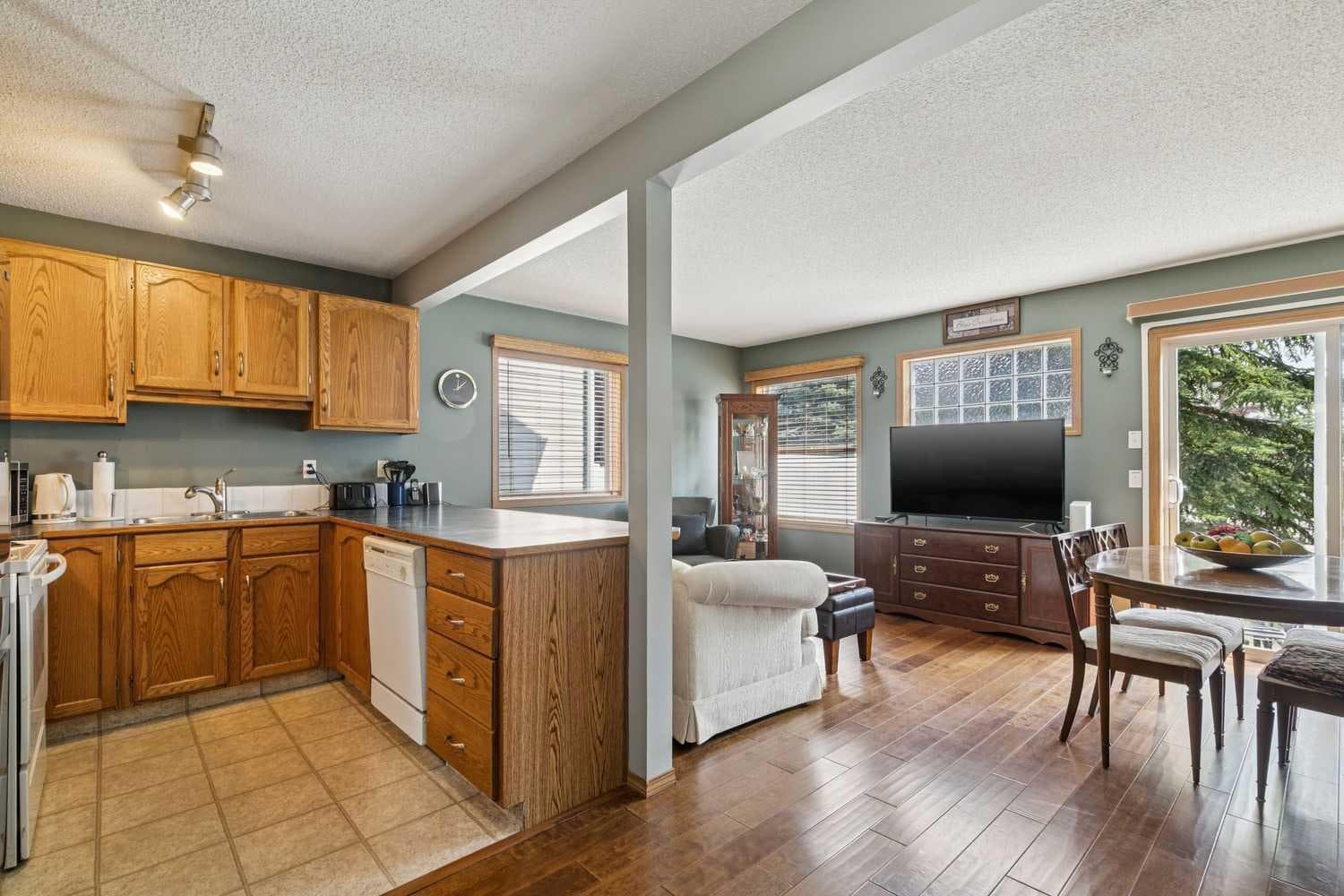 148 Everstone Drive SW — photo 3