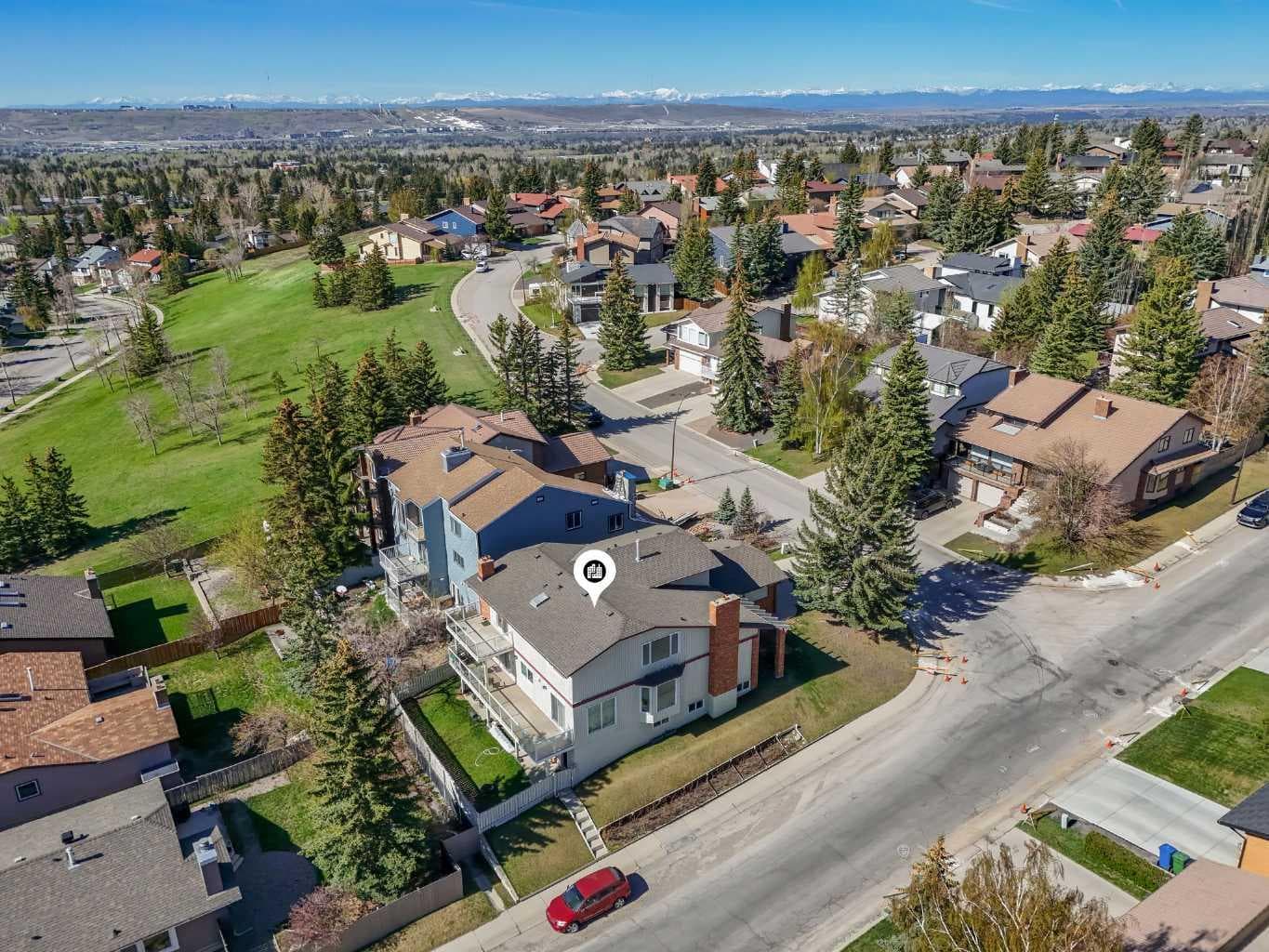 4 Edgehill Crescent NW — photo 2