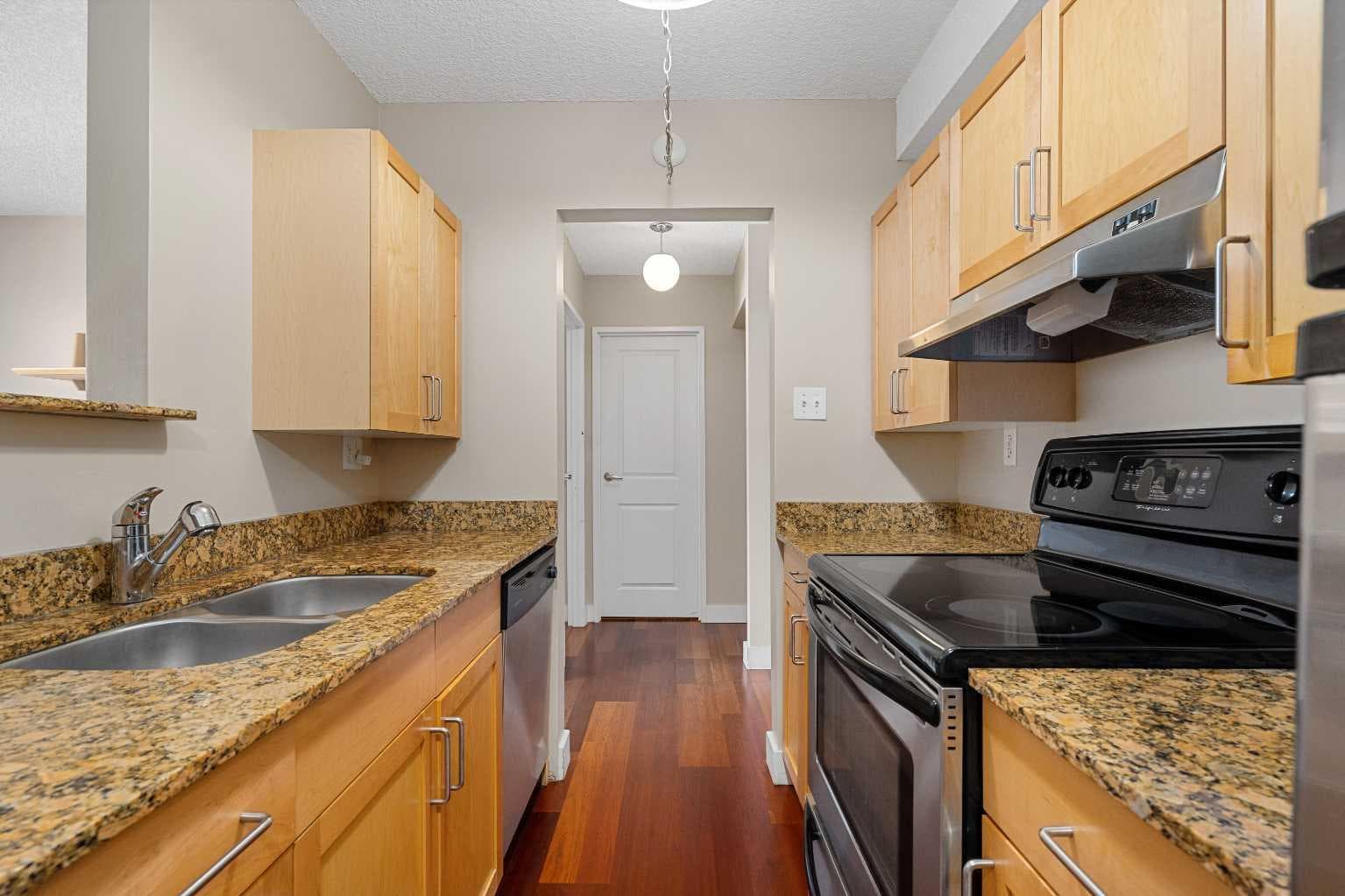 #404, 315 9A Street NW — photo 2