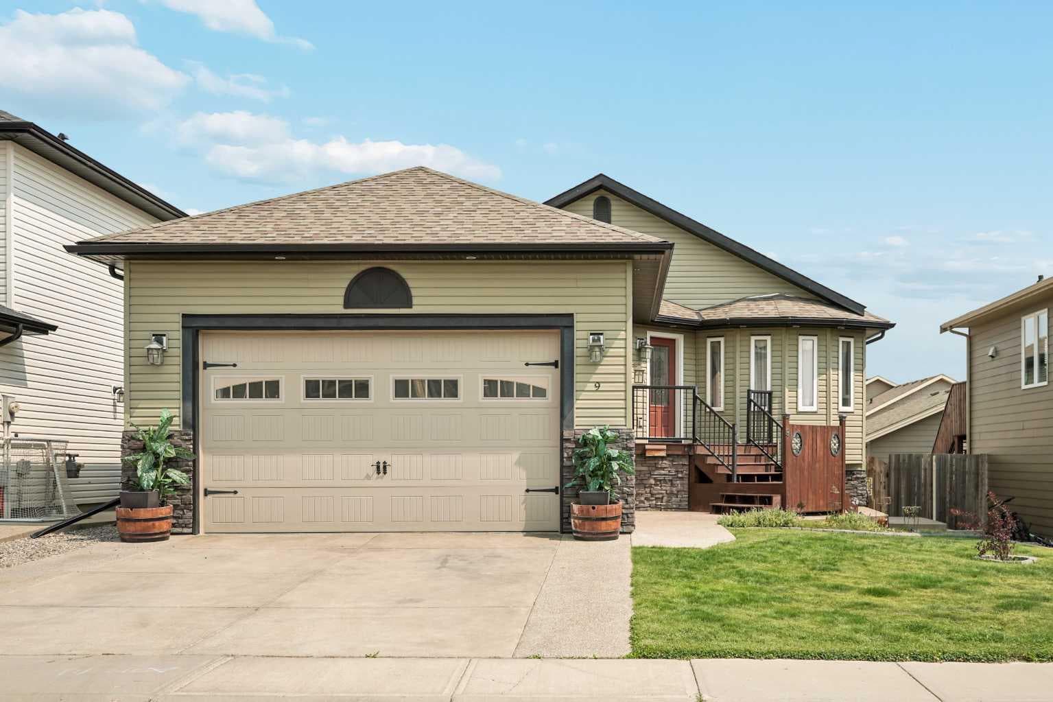 9 Laurel Place — photo 1