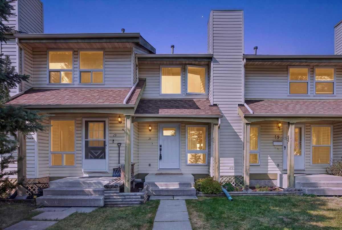 21 Woodhill Court SW — photo 1