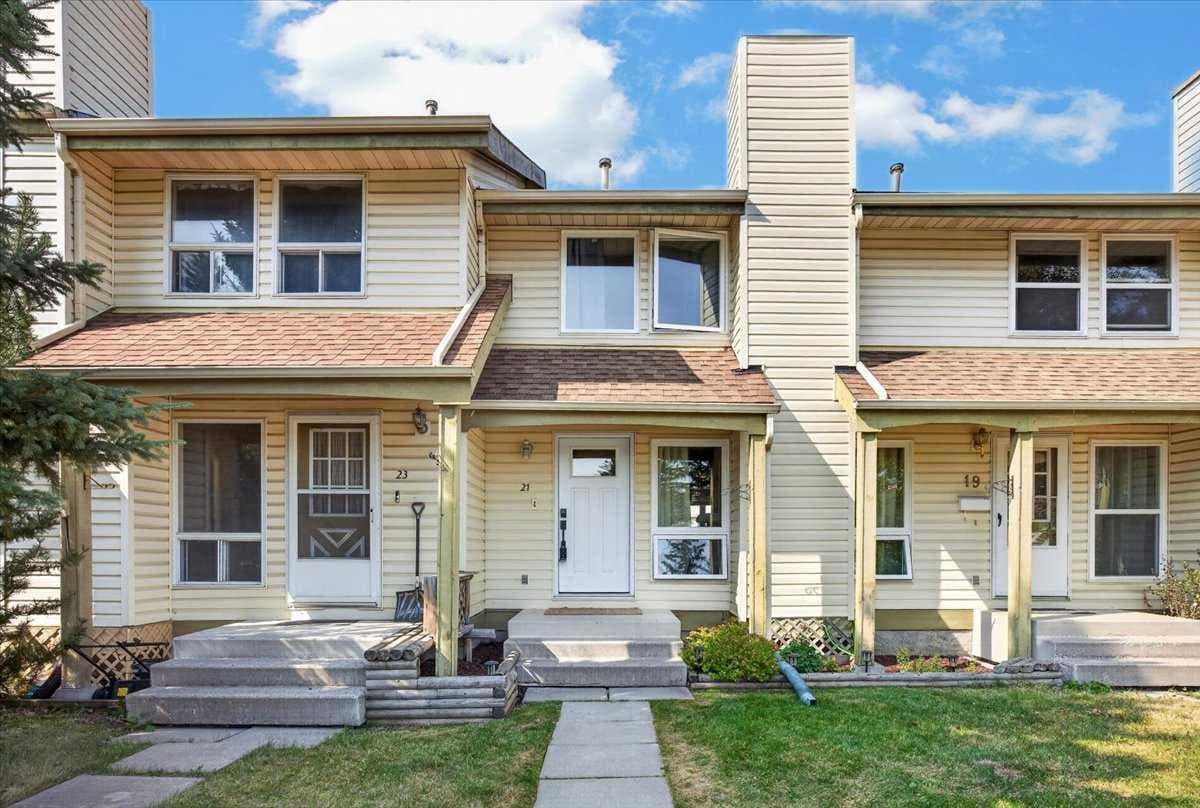 21 Woodhill Court SW — photo 3